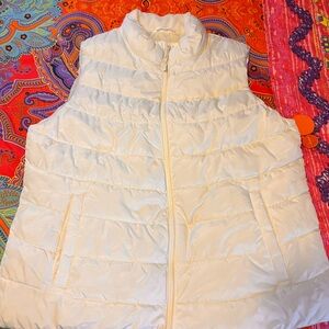 GAP Women's Off-White Puffer Vest